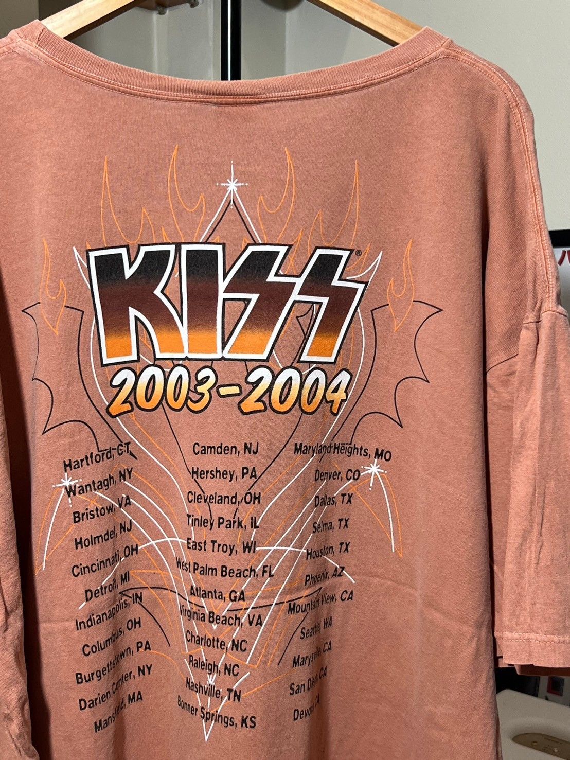 KISS × Vintage Vintage 03-04's Kiss Kustom Shop shirt BN Size US XXL / EU 58 / 5 - 2 Thumbnail