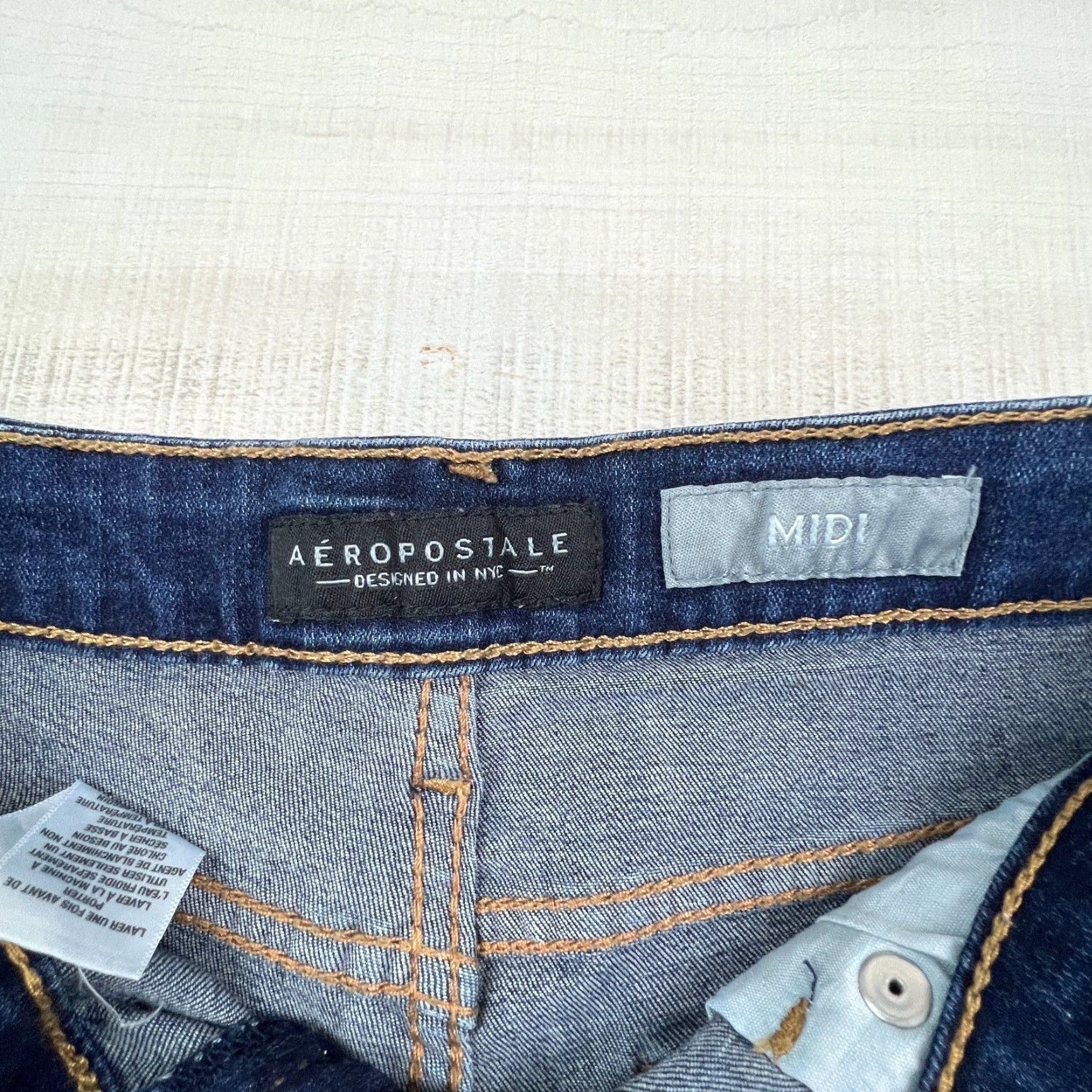 Vintage Aéropostale Womens Jeans Shorts 0 Midi Medium Wash Denim Low Rise Rolled Cuff Shirt Womens Jeans Shorts 0 Midi Medium Wash Denim Low Rise Rolled Cuff Size 25" / US 0 / IT 36 - 4 Thumbnail