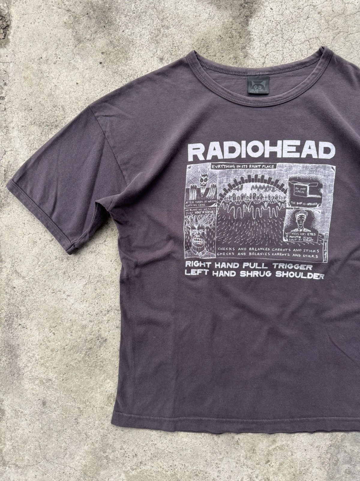 Band Tees Vintage 2000 Radiohead band tshirt Size US M / EU 48-50 / 2 - 3 Thumbnail