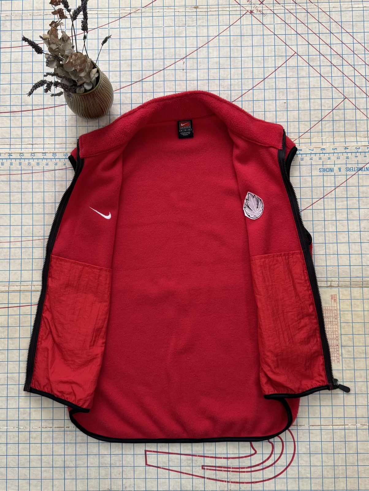 Nike × Vintage Vintage Nike Team Canada Basketball Fleece Full Zip Vest Med Size US M / EU 48-50 / 2 - 5 Thumbnail