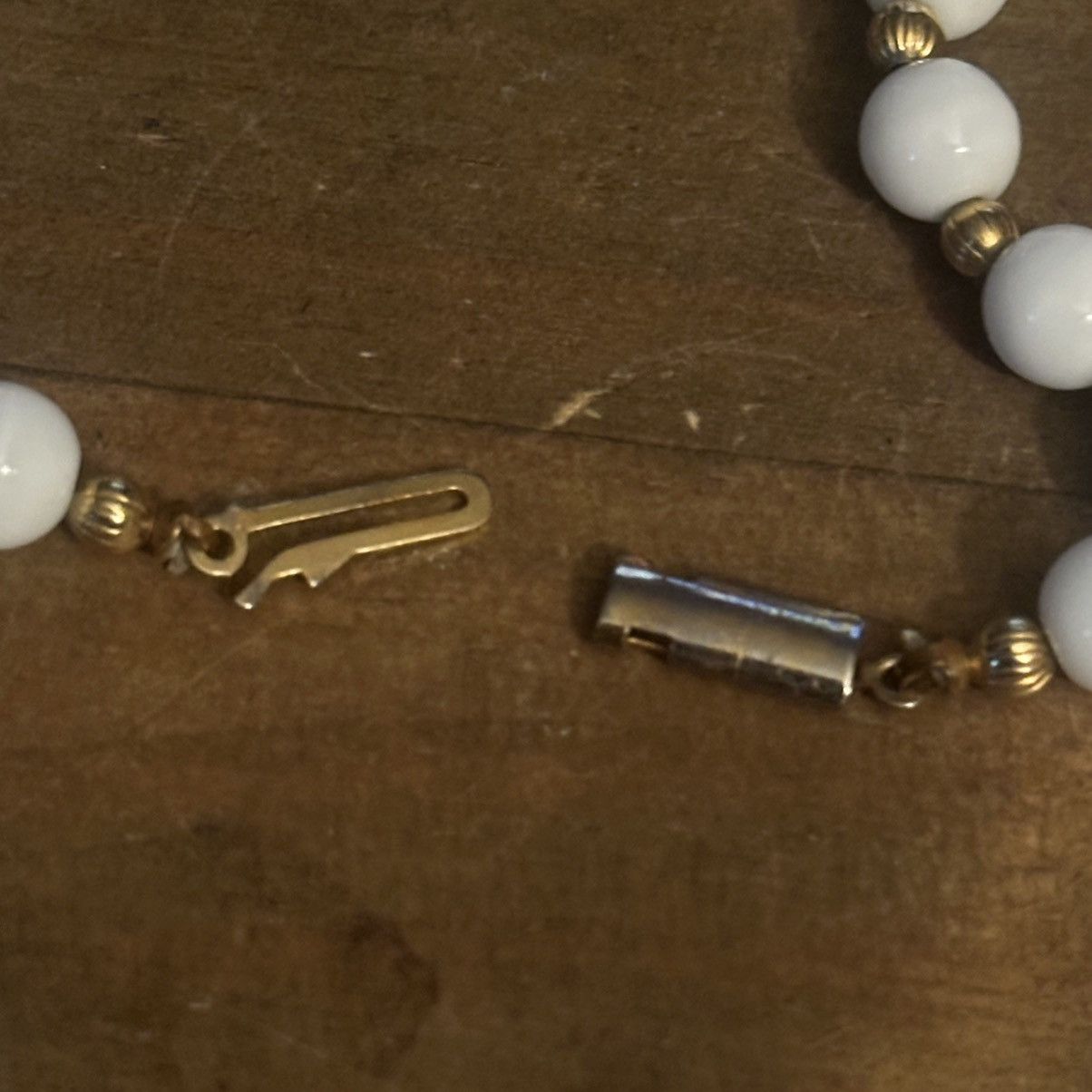 Vintage Vintage long white glass bead necklace Size ONE SIZE - 4 Thumbnail