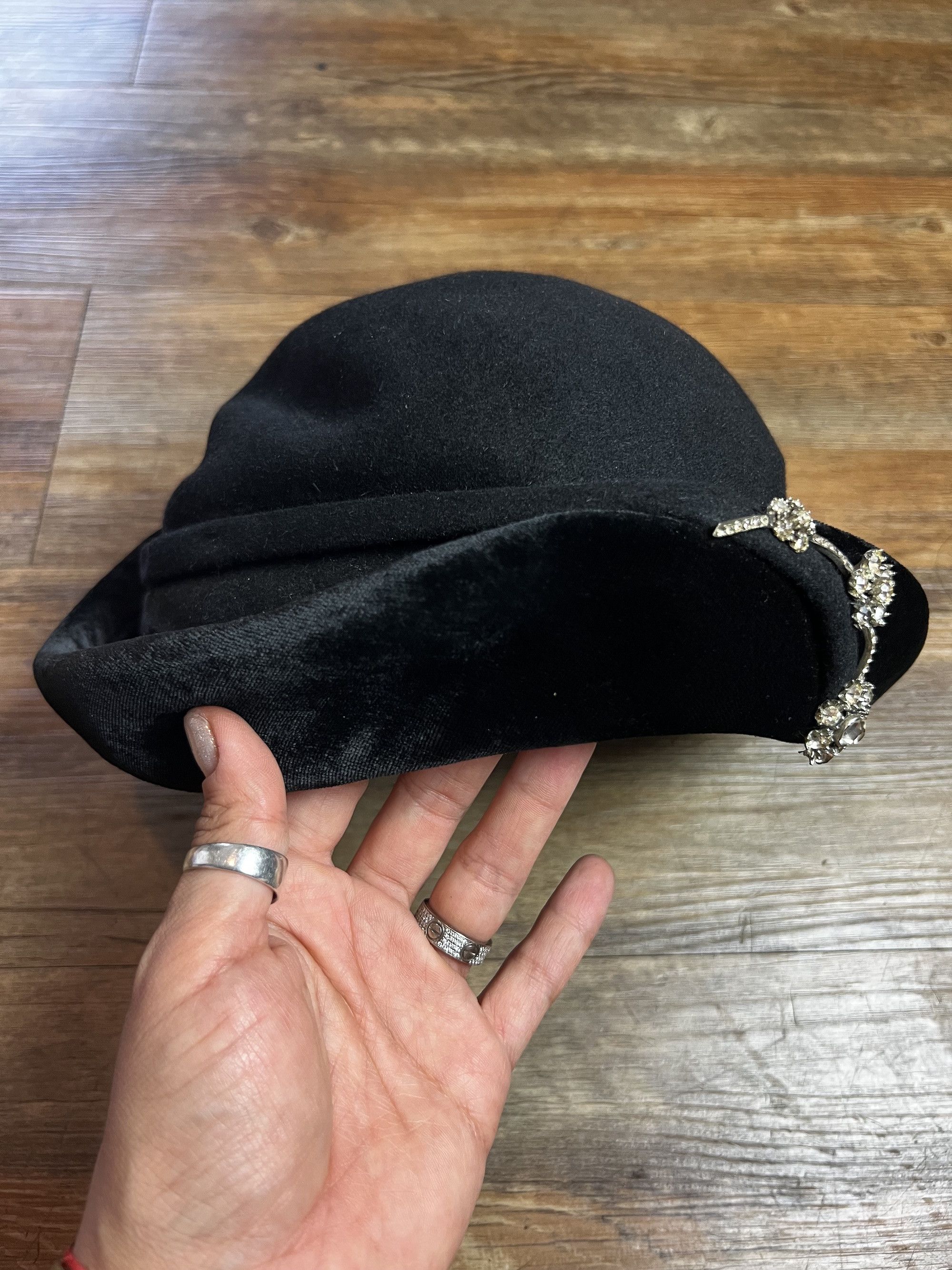 Vintage Vintage 1950's Black Cloche Hat w. Rhinestone Brooch Accent Size ONE SIZE - 3 Thumbnail