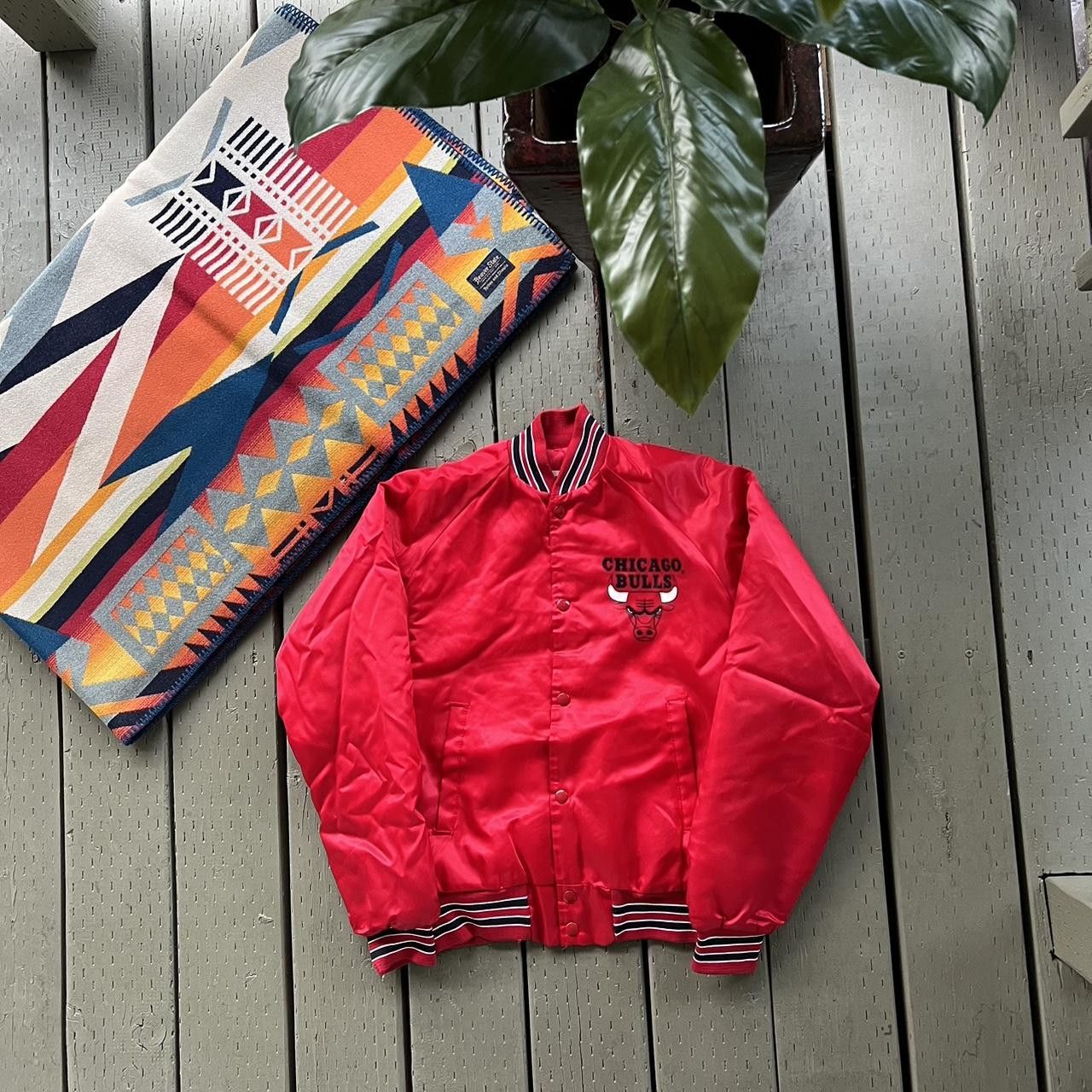 Chalk Line VTG 80s NBA CHICAGO BULLS CHALK LINE SATIN BOMBER JACKET Size US S / EU 44-46 / 1 - 4 Thumbnail