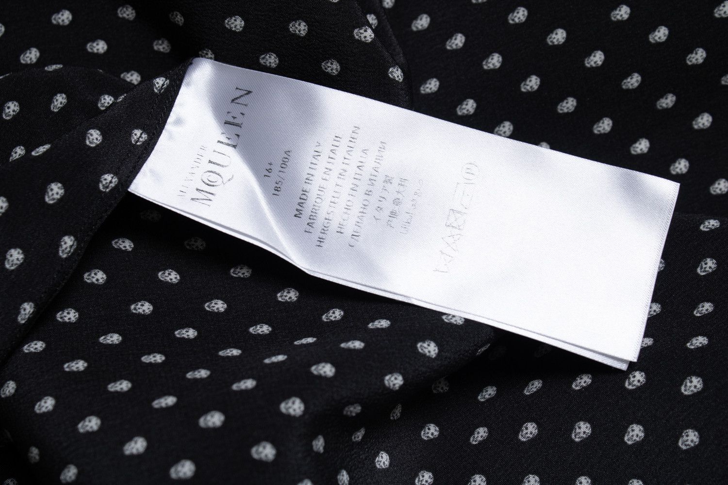 Alexander McQueen Alexander McQueen, Black skull printed silk shirt Size US L / EU 52-54 / 3 - 5 Thumbnail