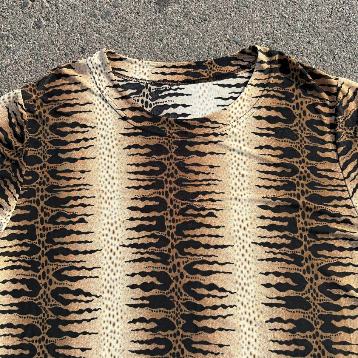 Japanese Brand Vintage Tiger Stripe All Over Print T-Shirt Size M Size US L / EU 52-54 / 3 - 4 Thumbnail