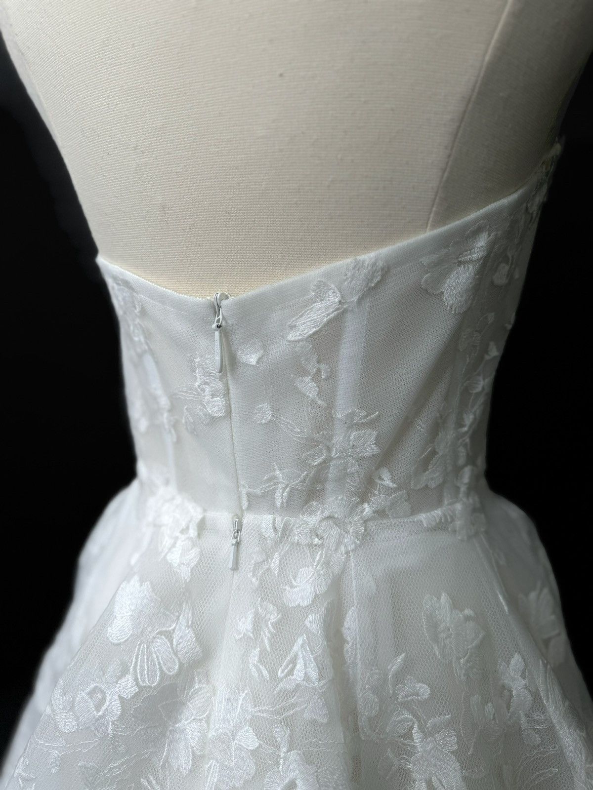 Other Preloved US 4 Anna Augusta Embroidery lace Bridal Gown Size S / US 4 / IT 40 - 5 Thumbnail