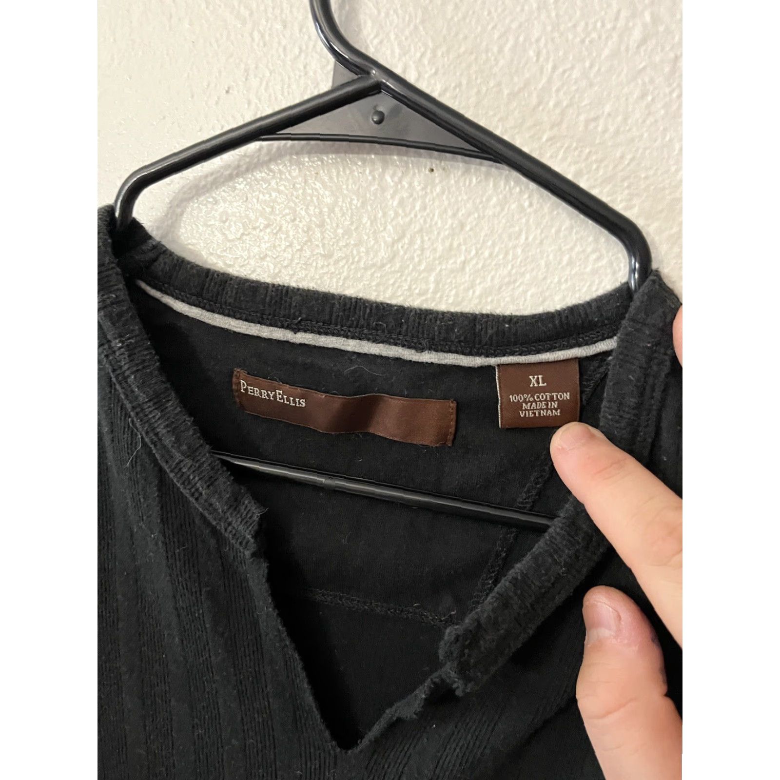 Perry Ellis Perry Ellis Shirt Mens XL Black V Neck Short Sleeve Shirt V-Neck Black Perry Ellis XL Men Short Sleeve Knit Polyester T-Shirt Size US XL / EU 56 / 4 - 3 Thumbnail