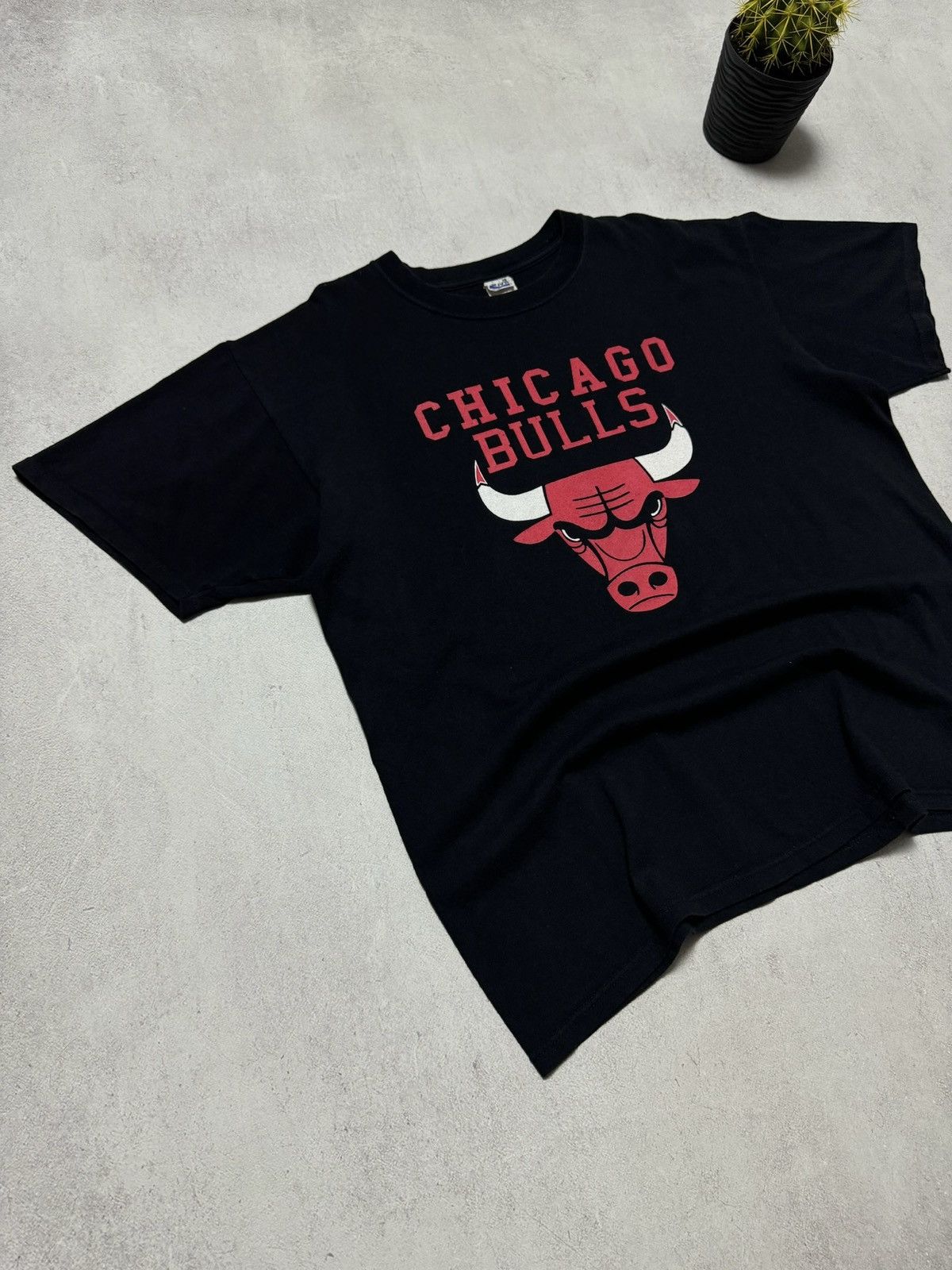 NBA × Vintage Vintage Chicago Bulls T Shirt Baggy NBA Basketball Tee 90s Size US XL / EU 56 / 4 - 3 Thumbnail