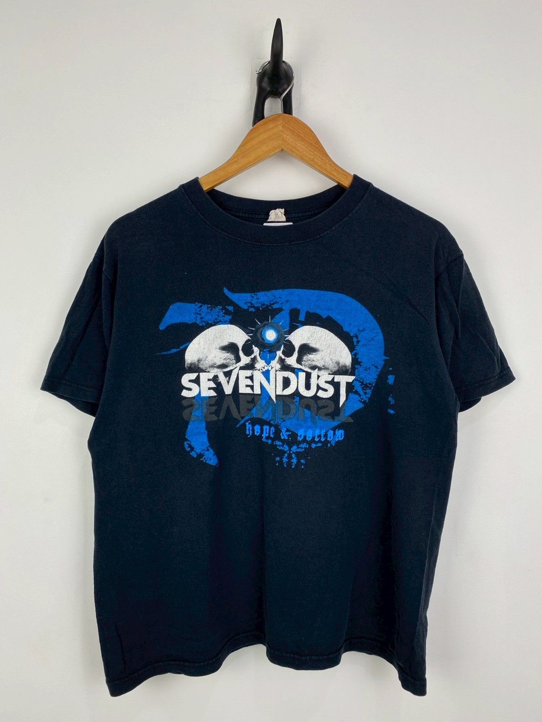 Band Tees Vintage Sevendust T-Shirts DO1232 Size US M / EU 48-50 / 2 - 2 Thumbnail