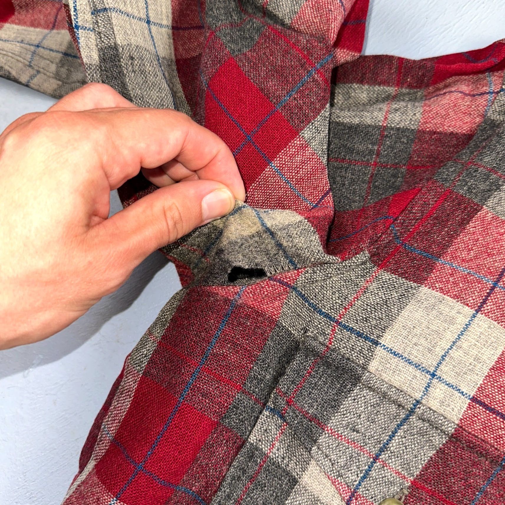 Pendleton VINTAGE Pendleton Shirt Plaid 100% Wool Button-Down Size M Red Mens 1950s Cap Size US M / EU 48-50 / 2 - 5 Thumbnail