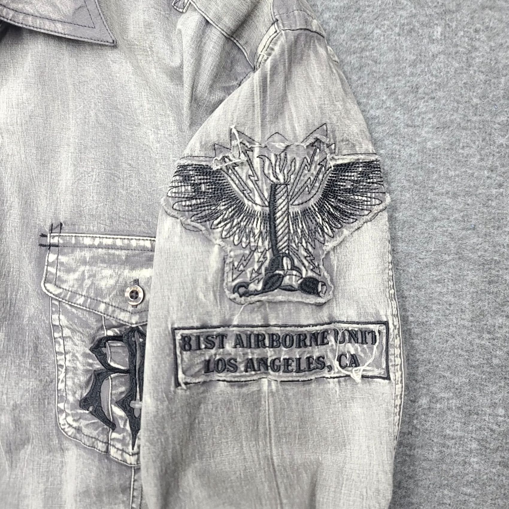 Roar Roar Shirt Men L Gray Button-Up Distressed Embroidered Cross Wing Patch 81st Airborne Unit LA Military Epaulets Short/Long Sleeve Size US L / EU 52-54 / 3 - 5 Thumbnail