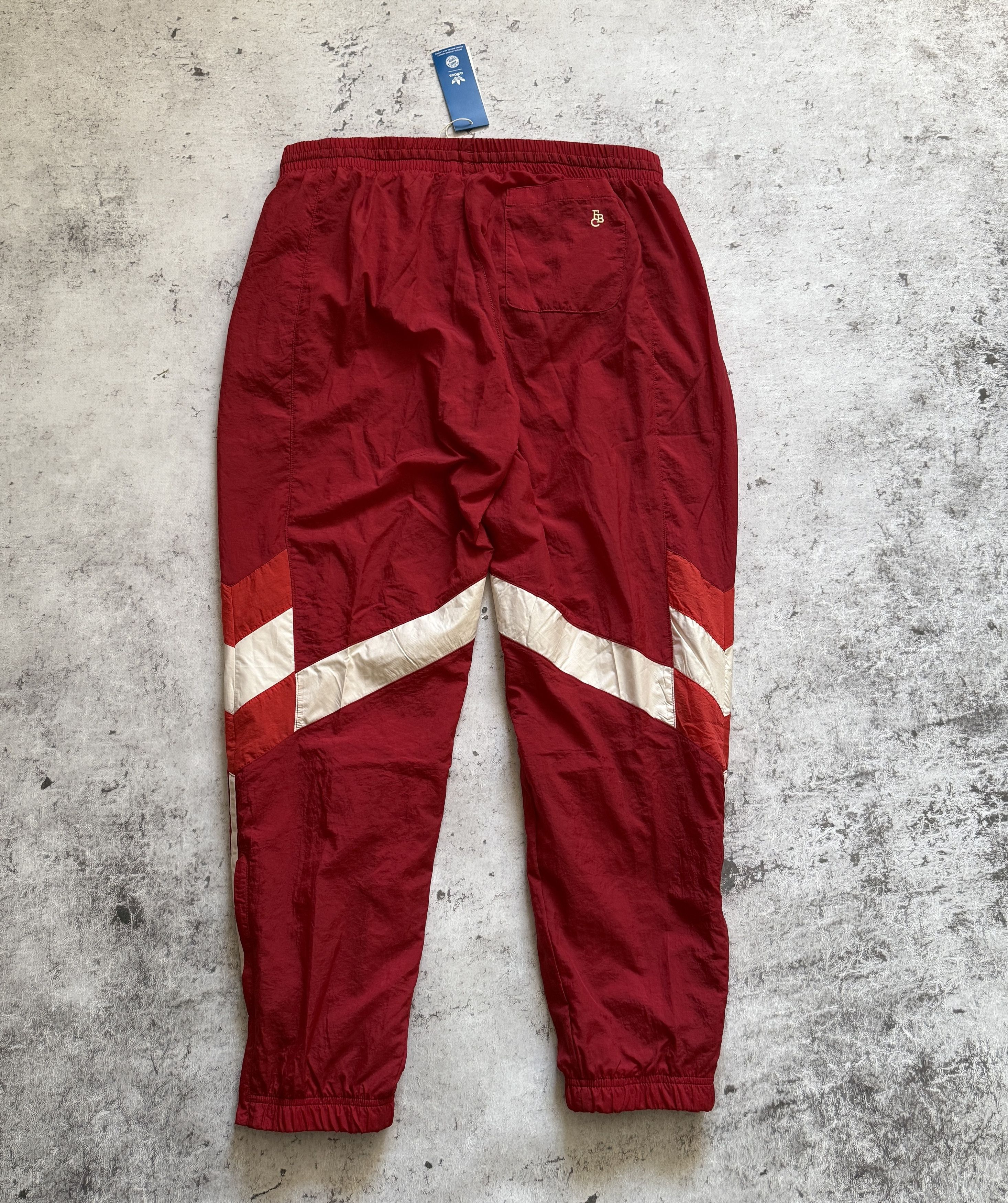 Adidas ADIDAS ORIGINALS X FC BAYERN TRACK PANTS IS6512 SIZE L Size US 30 / EU 46 - 11 Thumbnail