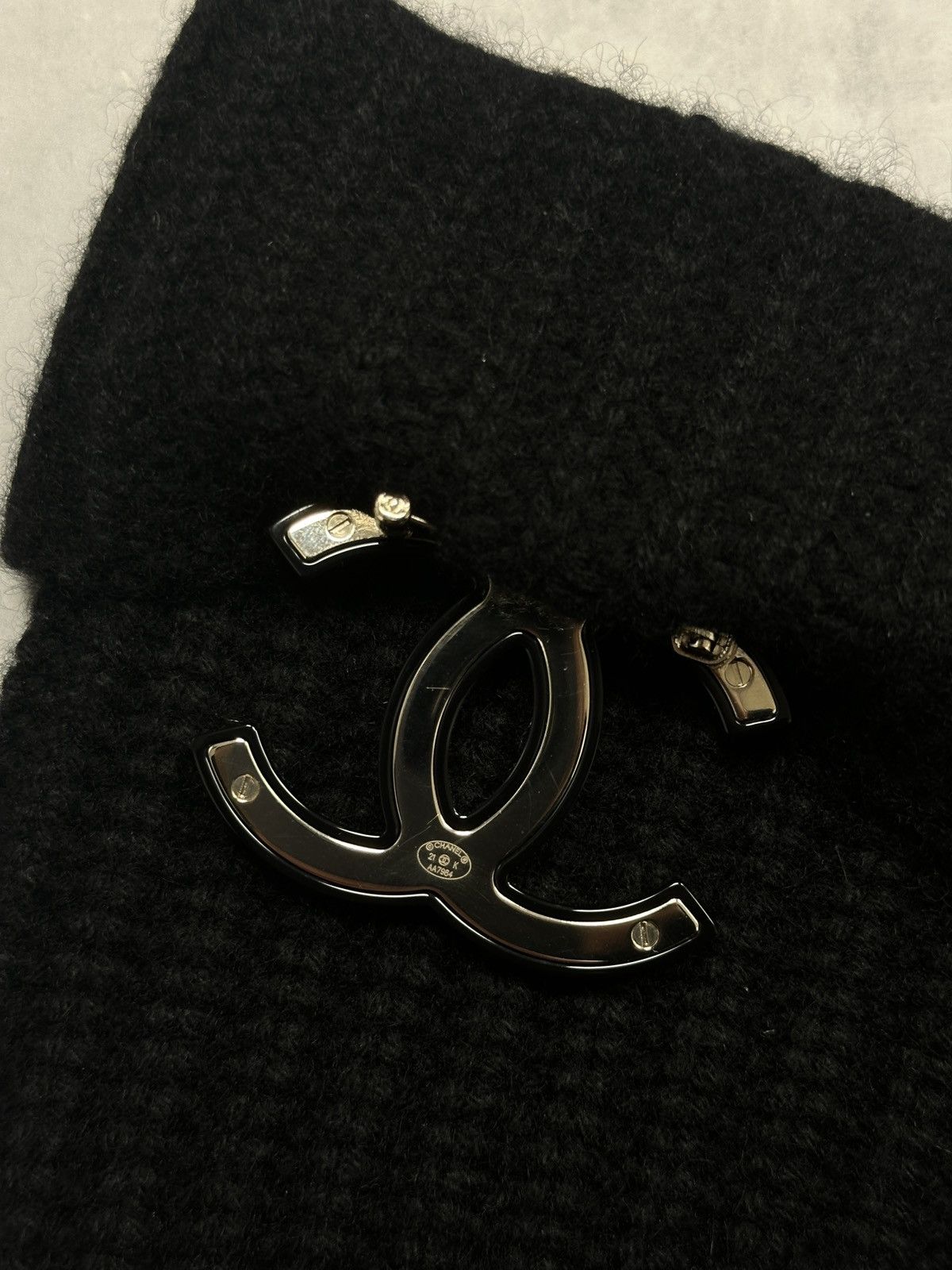 Chanel Chanel Removable Rhinestone CC Logo Cashmere Beanie Black Size ONE SIZE - 5 Thumbnail