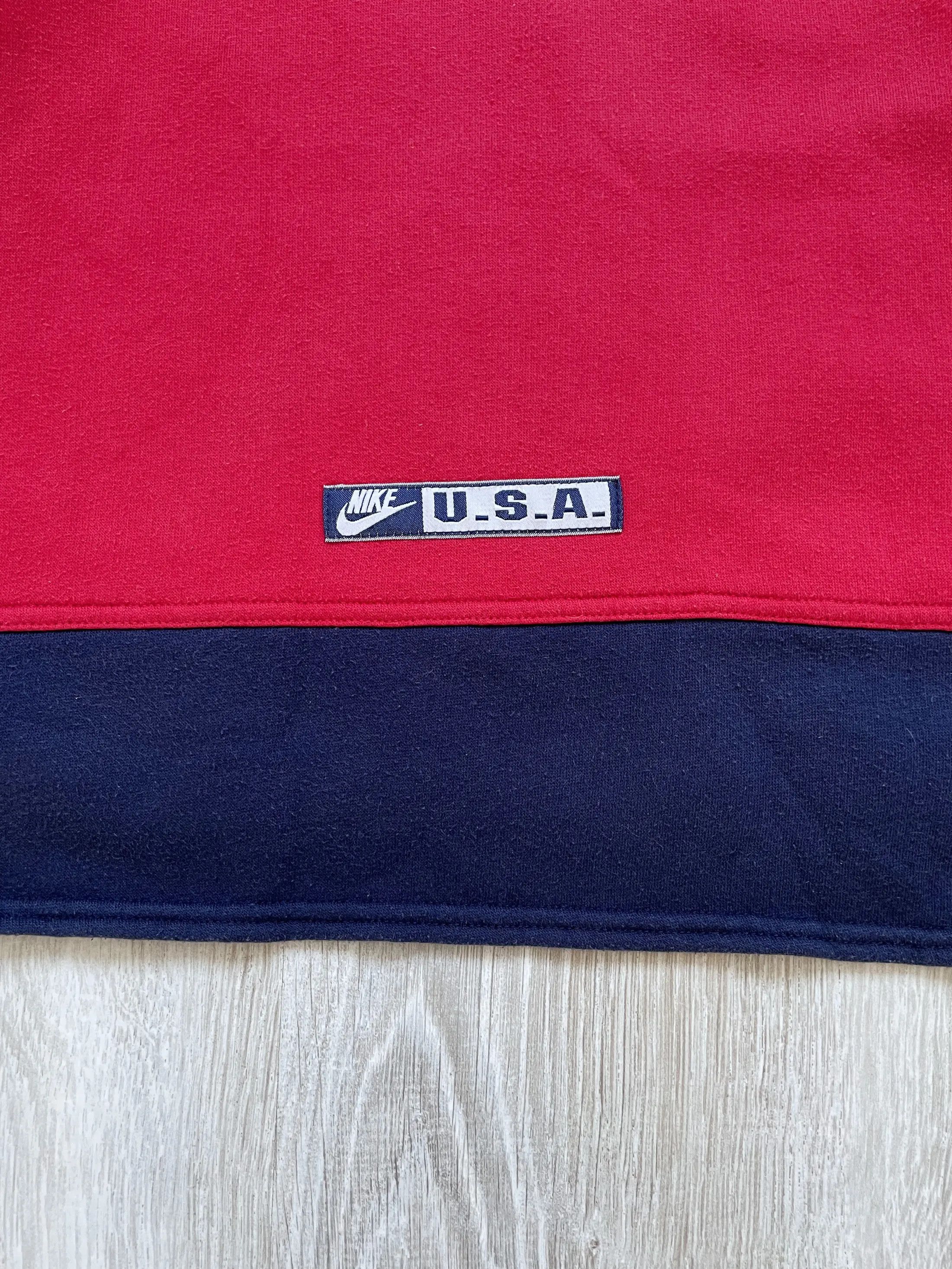 Nike Vintage 90s Nike Center Logo Sweatshirt Size US XS / EU 42 / 0 - 7 Thumbnail