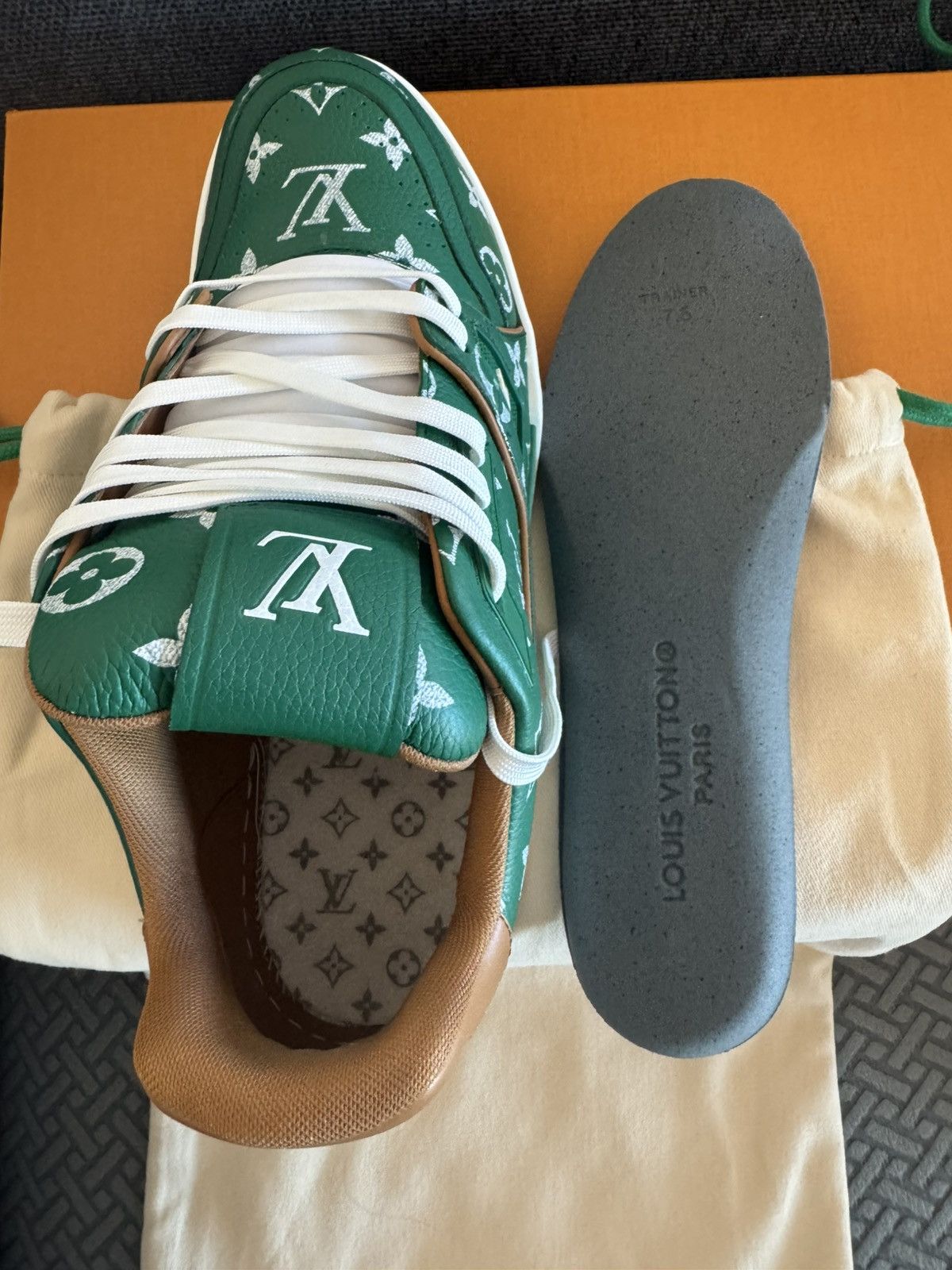 Louis Vuitton Louis Vuitton Men’s P9 Trainer Size US 7 / EU 40 - 7 Thumbnail