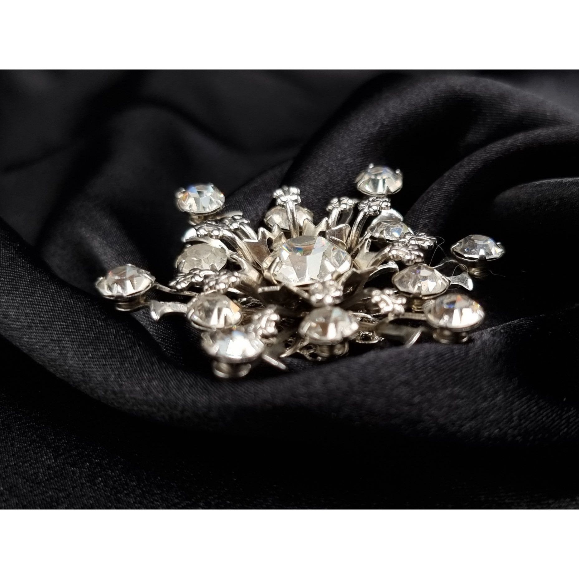 Vintage Vintage 1960's Rhinestone Snowflake Brooch Pin Size ONE SIZE - 4 Thumbnail