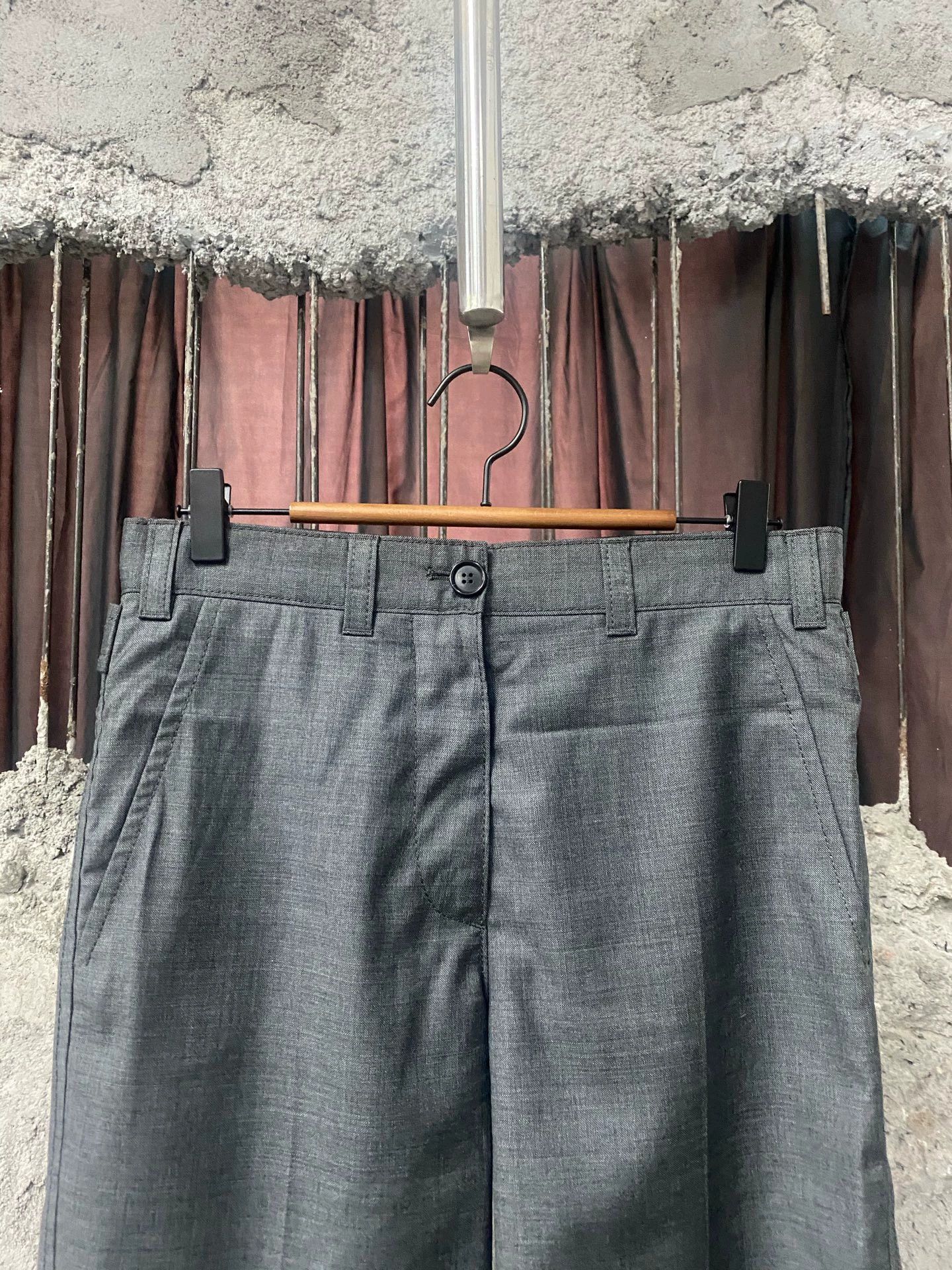 Miu Miu MIU MIU Applique Logo Wool Shorts Size 25" / US 0 / IT 36 - 3 Thumbnail