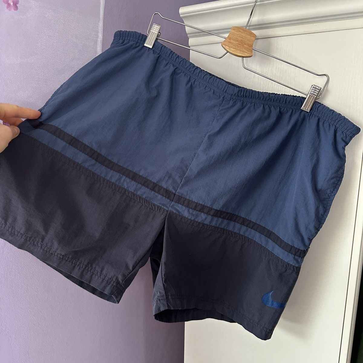 Nike Vintage 90s Nike Embroidered Swoosh Nylon Shorts Navy medium Size US 36 / EU 52 - 4 Thumbnail