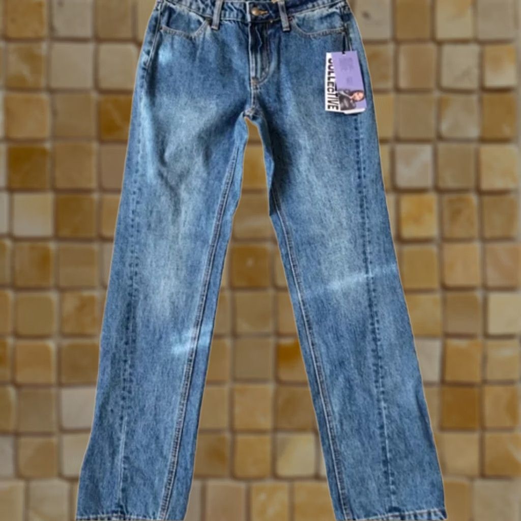 Vintage Future Collective Jeans Boyfriend style Mid Rise Women 6 Blue Denim Solid 5-Pocket Closure Zip Machine Washable Womens Jeans Size 28" / US 6 / IT 42 - 1 Preview