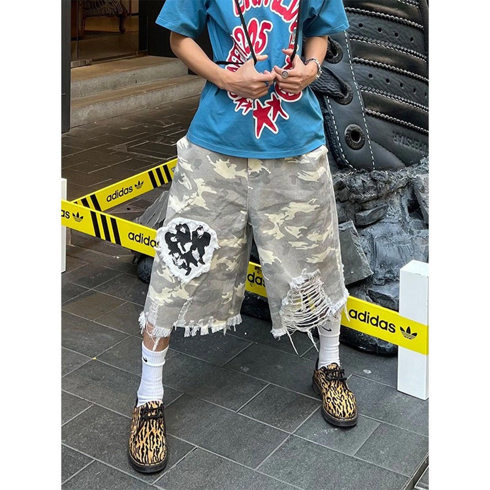Other Oversized Distressed Camo Jorts, Baggy Ripped Shorts Size US 32 / EU 48 - 1 Thumbnail