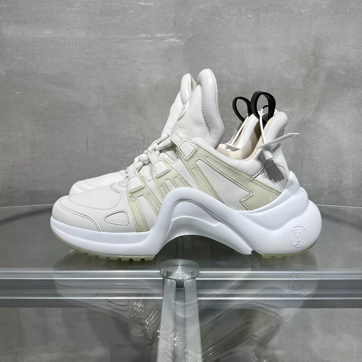 Louis Vuitton LV Classic Dad Shoe White UK3.5 Size US 7 / IT 37 - 3 Thumbnail
