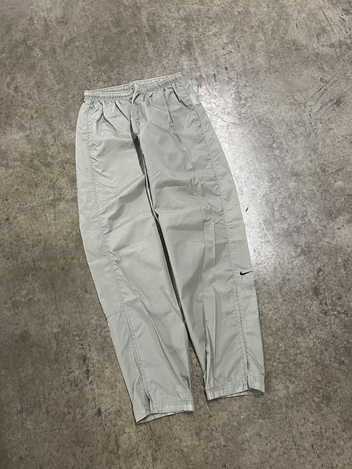 Nike × Vintage Nike track pants y2k nylon lightweight baggy streetwear Size US 30 / EU 46 - 2 Thumbnail