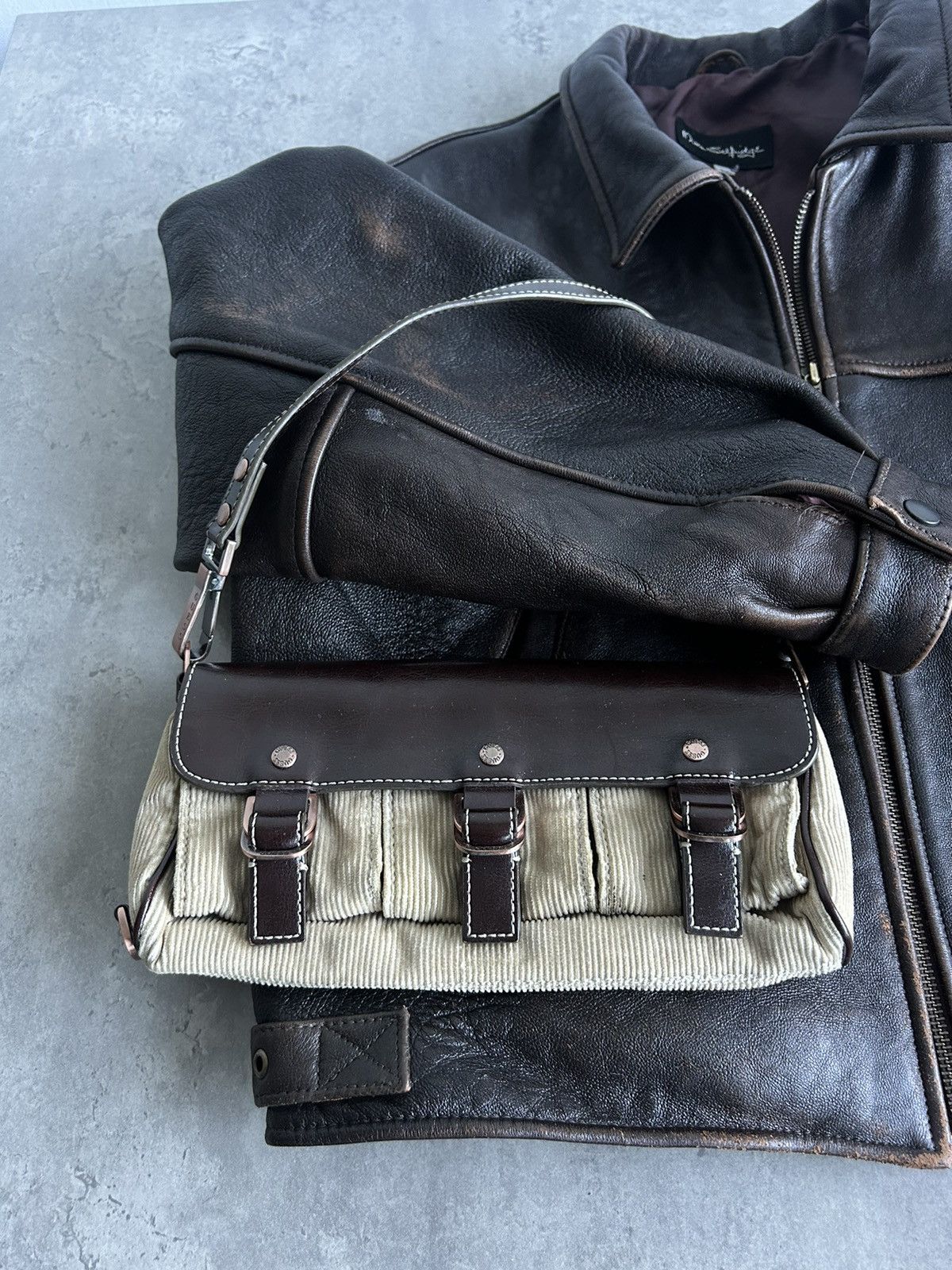 Guess × Vintage Vintage Gorgeous Guess Bag Y2K Corduroy Beige Size ONE SIZE - 2 Thumbnail