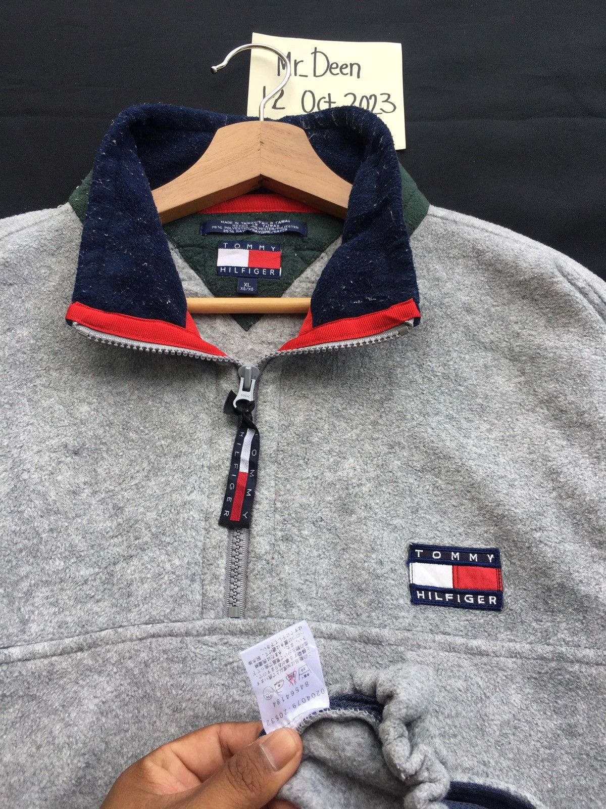 Tommy Hilfiger Rare Vintage 90s Tommy Hilfiger Sweatshirt Size US XL / EU 56 / 4 - 10 Thumbnail