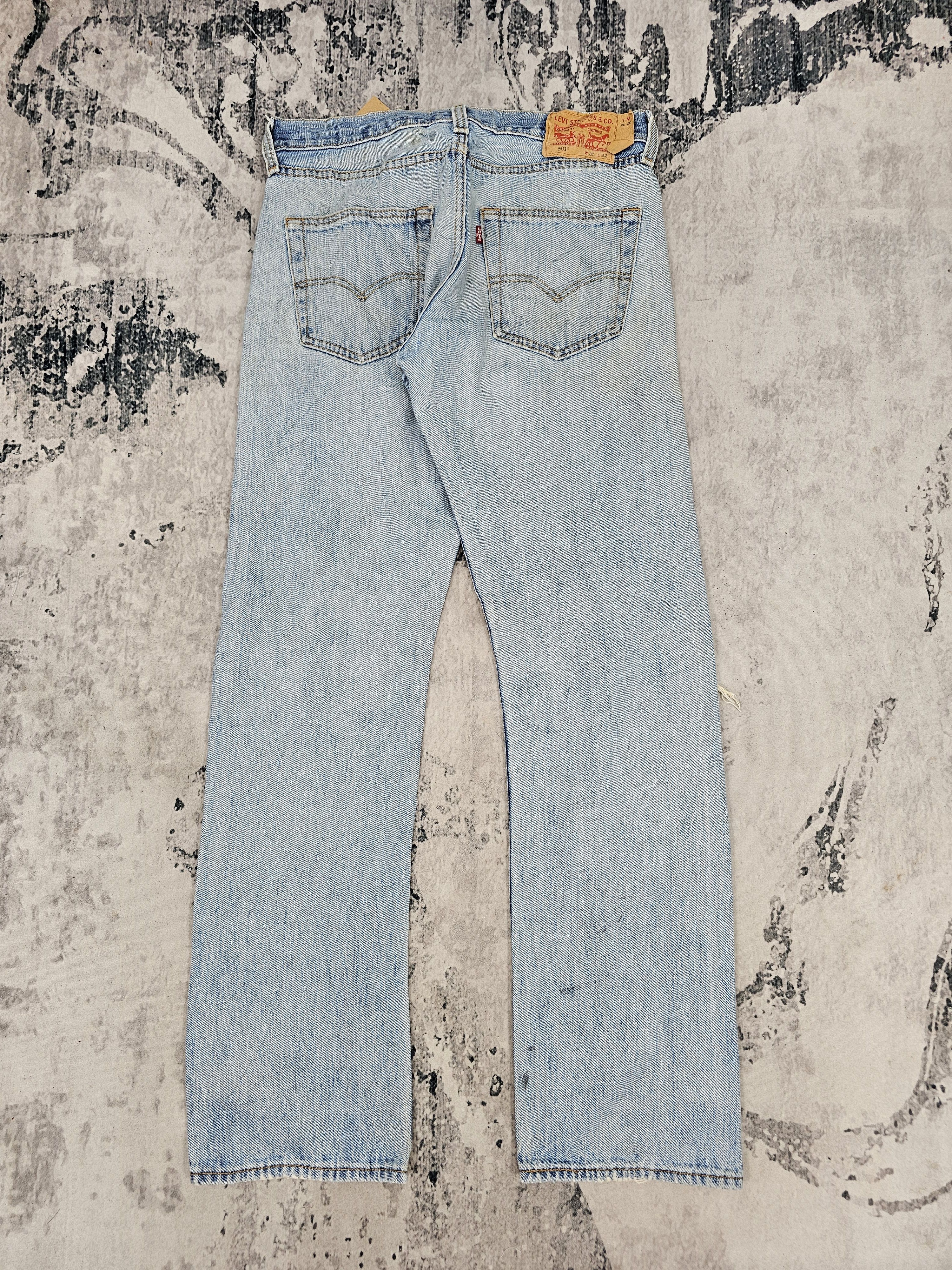 Levi's Vintage Clothing Vtg LEVIS 501 Ripped Stain Light Blue Jeans Size 32X31 L0525 Size US 32 / EU 48 - 2 Thumbnail