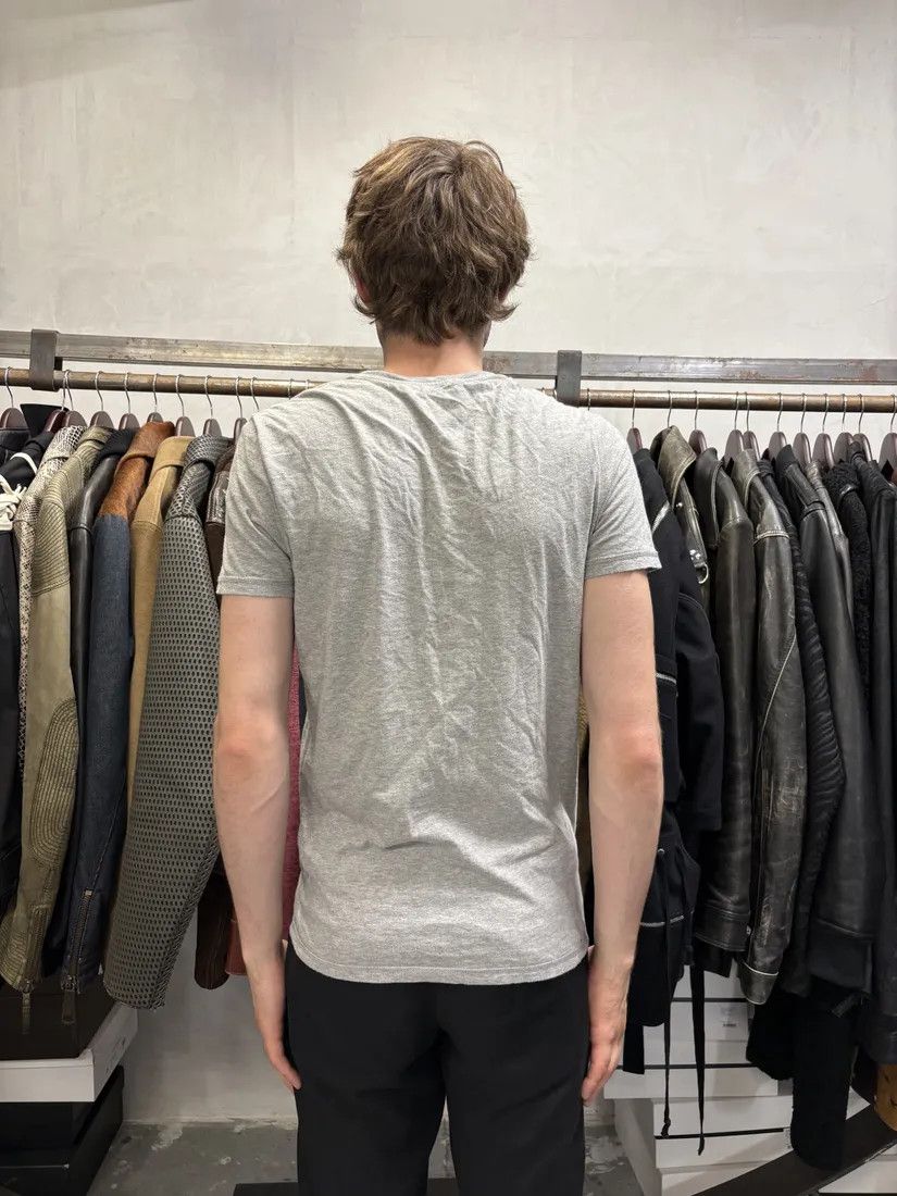 Designer × Gucci × Vintage SS2008 Gucci Grey V Neck Birds Toocan T-Shirt Size US XS / EU 42 / 0 - 3 Thumbnail