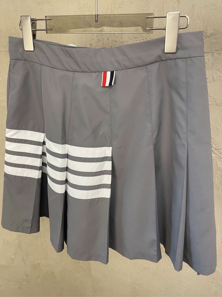 Thom Browne Thom Browne Gray four stripe patchwork skirt pleated skirt Size 26" / US 2 / IT 38 - 4 Thumbnail