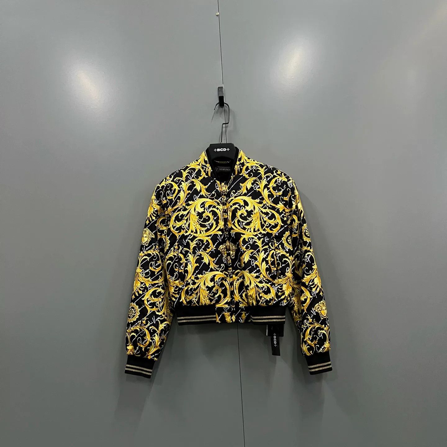 Versace versace gold and black patterned jacket Size US M / EU 48-50 / 2 - 1 Thumbnail