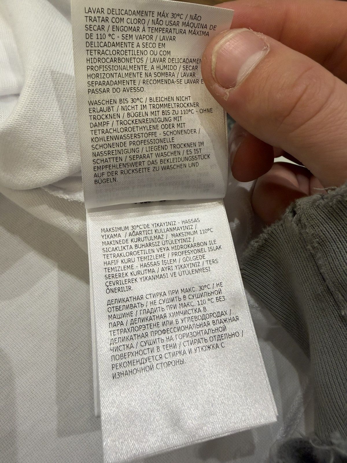 Moncler Moncler Embroidered Tee - White Size US L / EU 52-54 / 3 - 6 Thumbnail