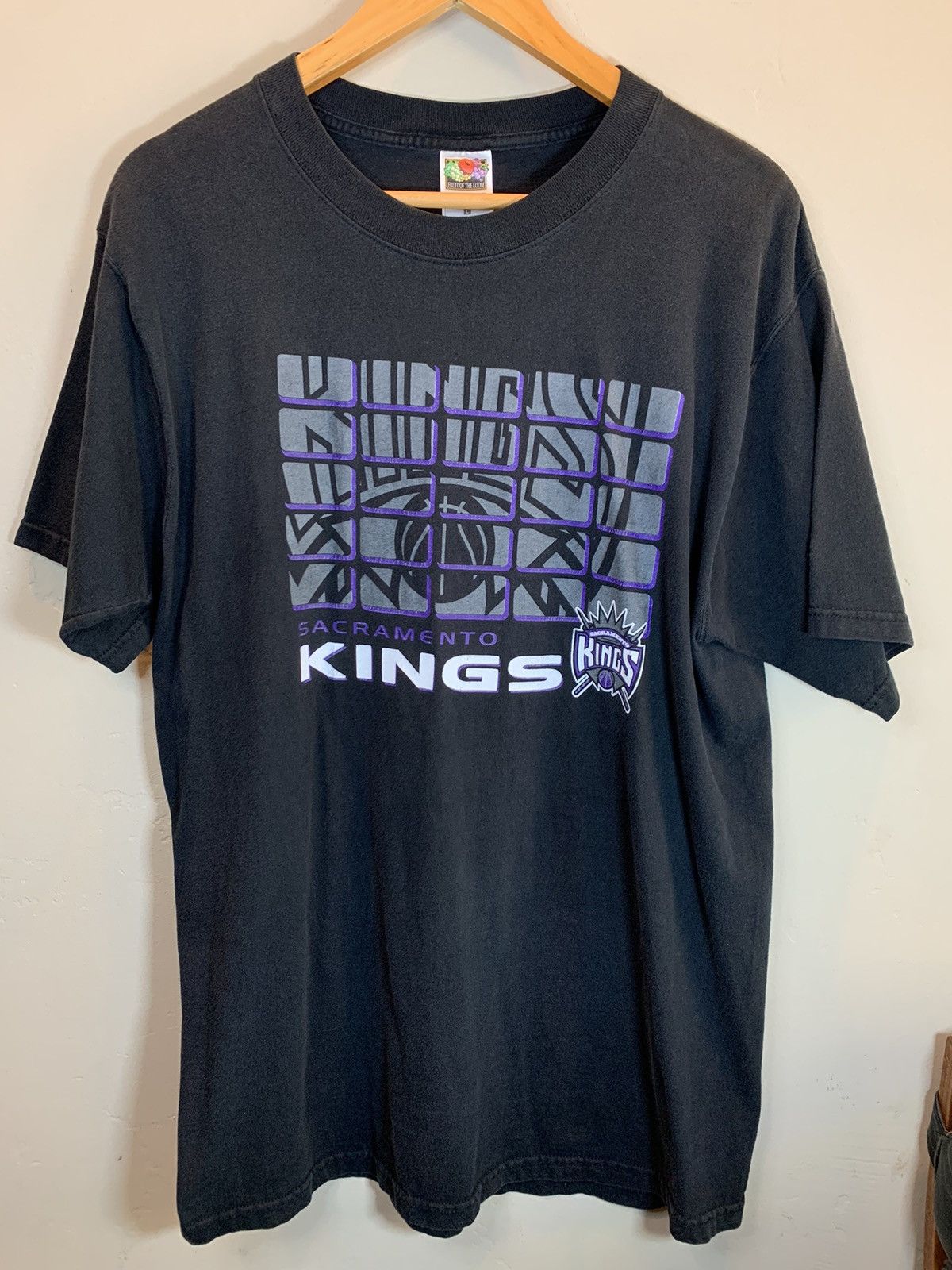 NBA × Vintage *RARE* Vintage 90’s Sacramento Kings NBA Basketball T-Shirt Size US L / EU 52-54 / 3 - 1 Thumbnail
