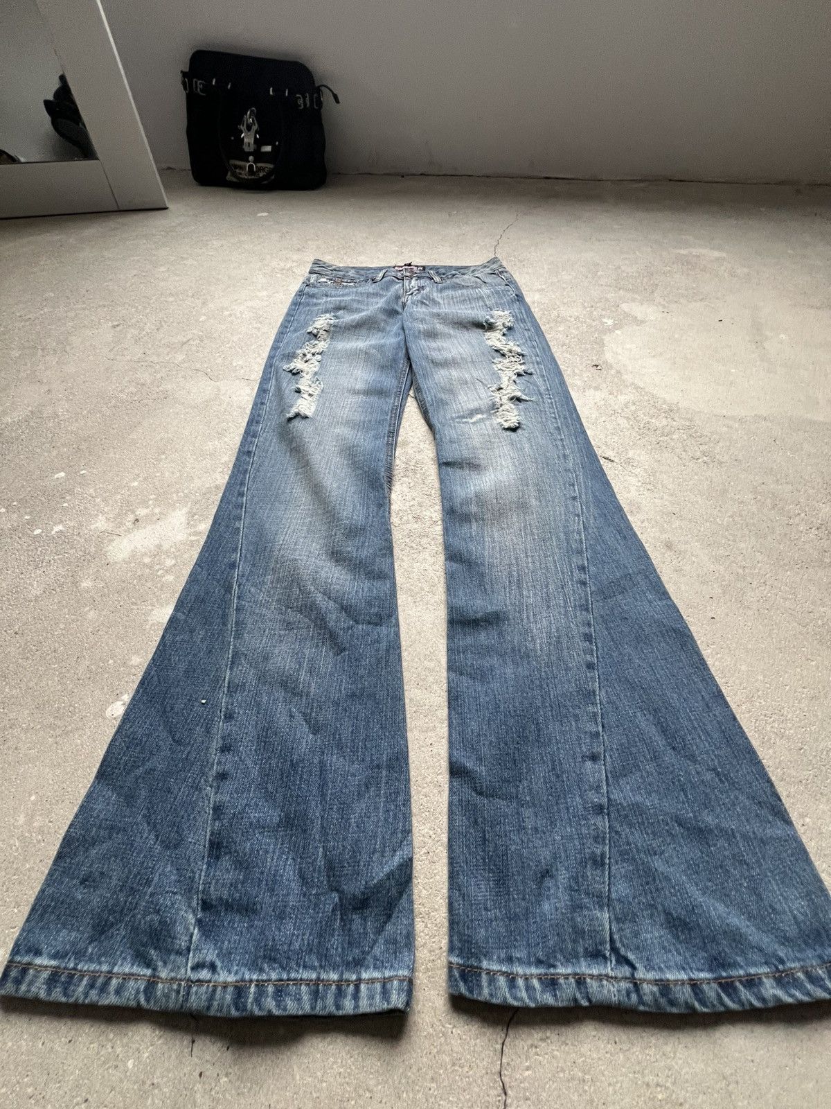 Hysteric Glamour × If Six Was Nine × Le Grande Bleu (L.G.B.) Rare Flared Distressed IfSixWasNine Junya LGB vintage jeans Size 28" / US 6 / IT 42 - 4 Thumbnail