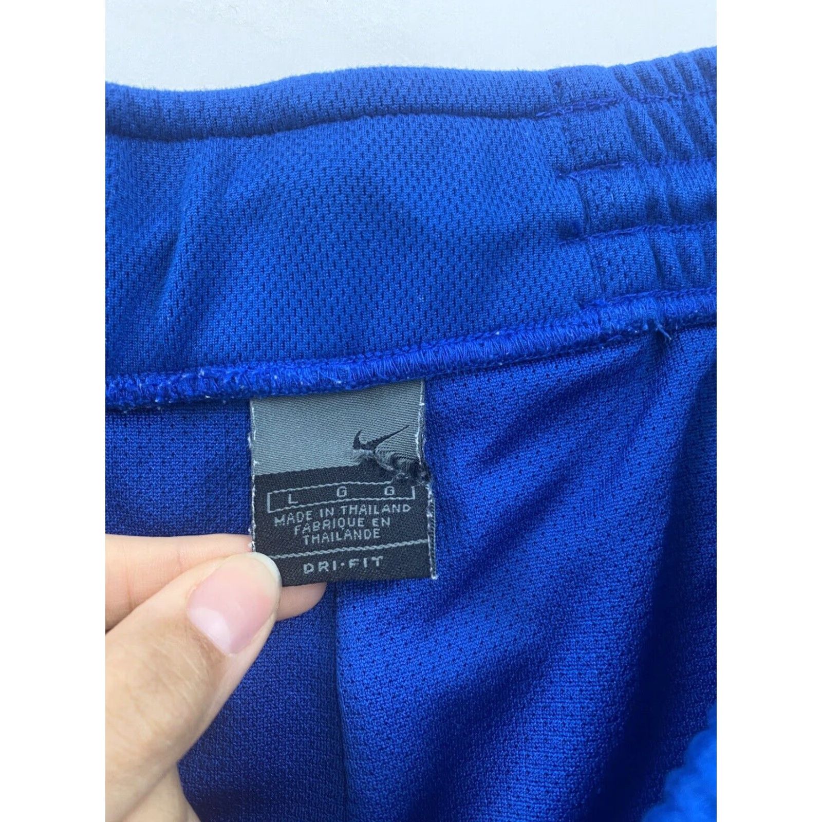 Nike VINTAGE Nike Basketball Shorts Mens Large Blue Embroidered Swoosh 90s Sports Size US 33 - 3 Thumbnail