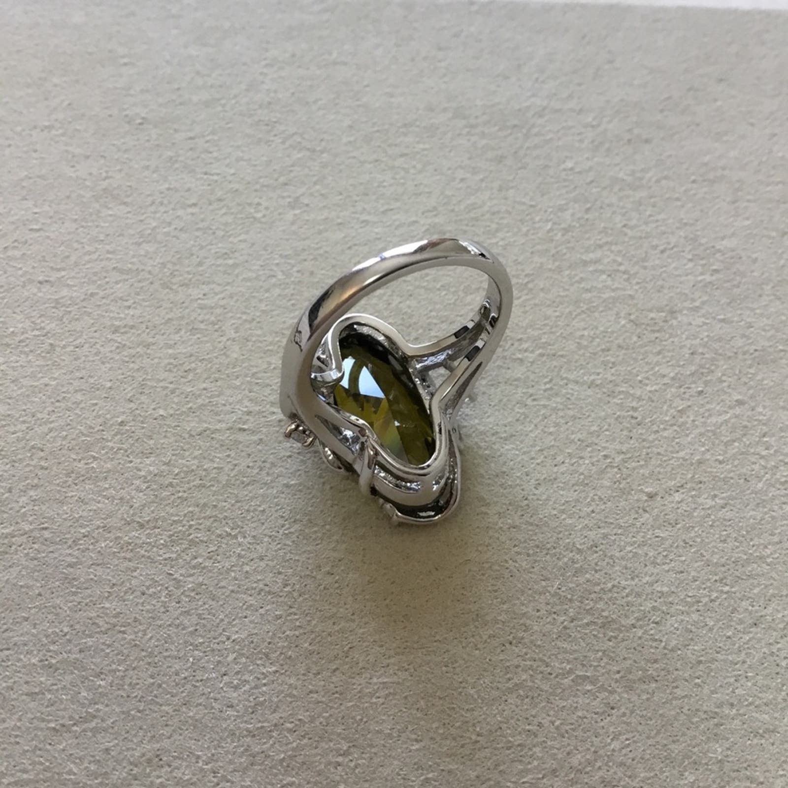 Other Elegant Sterling Silver Green Crystal Cocktail Ring Size ONE SIZE - 5 Thumbnail