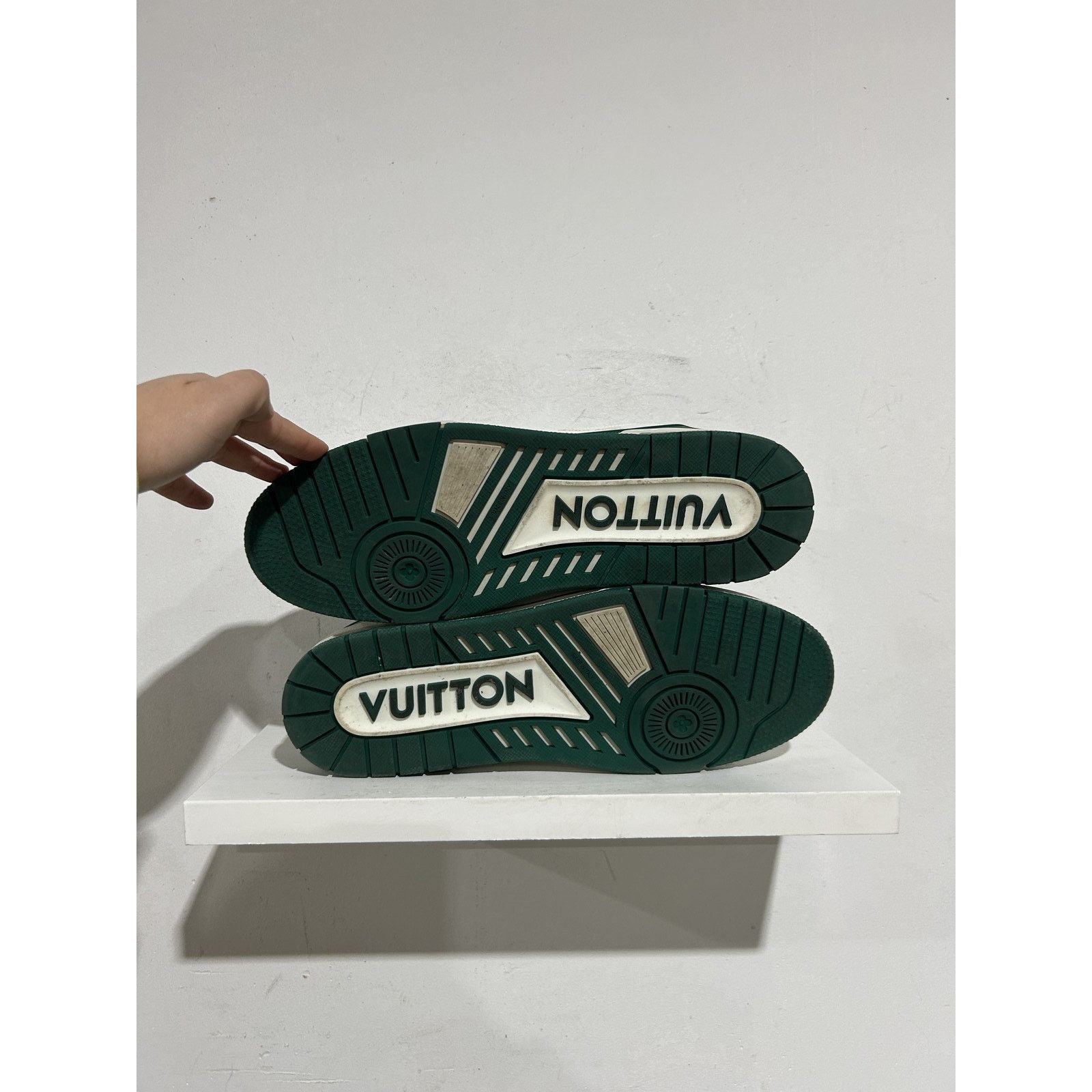 Louis Vuitton LOUIS VUITTON LV LOW TRAINER OG GREEN SIZE 12 PREOWNED Size US 12 / EU 45 - 5 Thumbnail