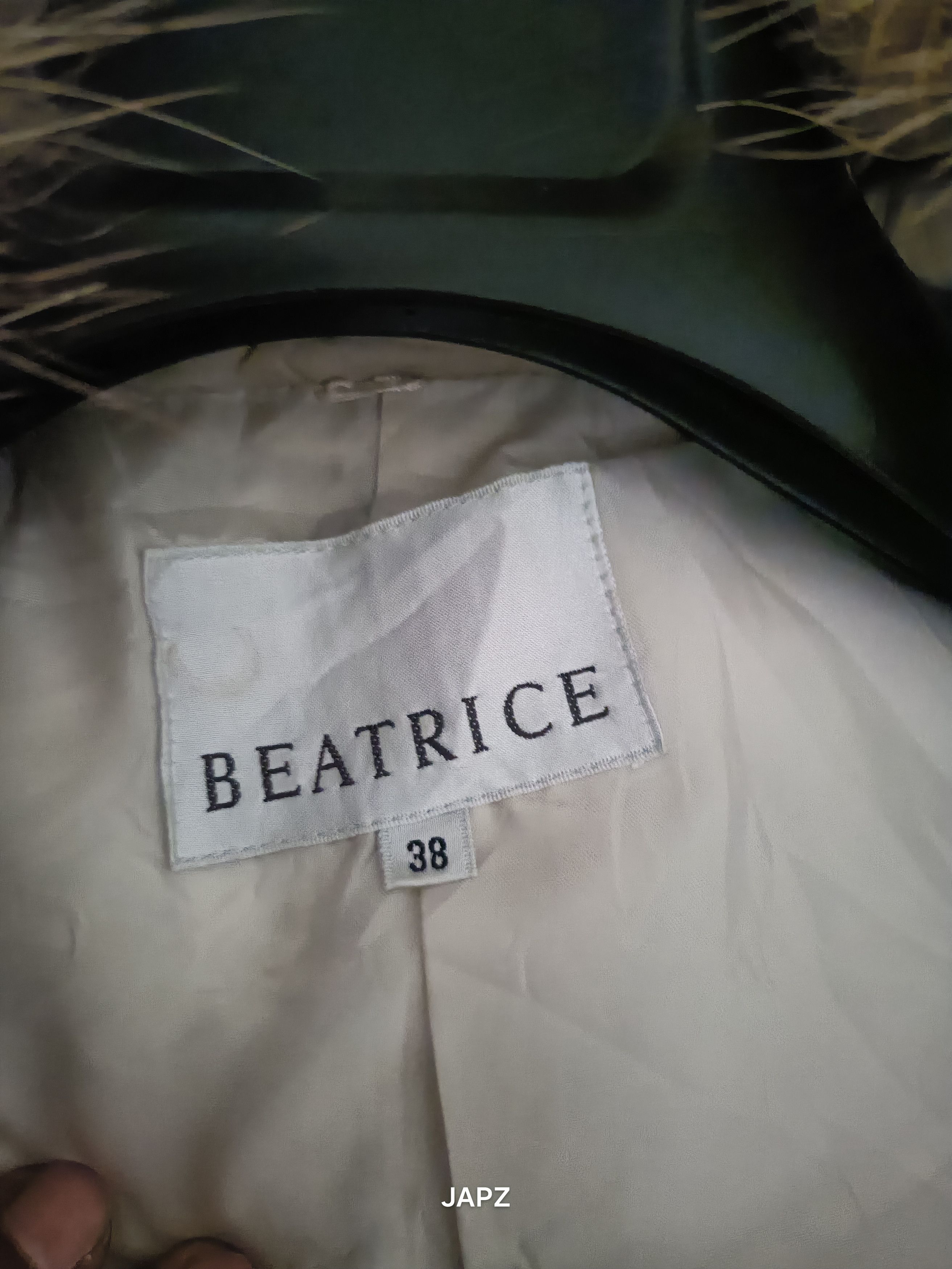 Japanese Brand Beatrice down coat with detachable fur Size XS / US 0-2 / IT 36-38 - 8 Thumbnail