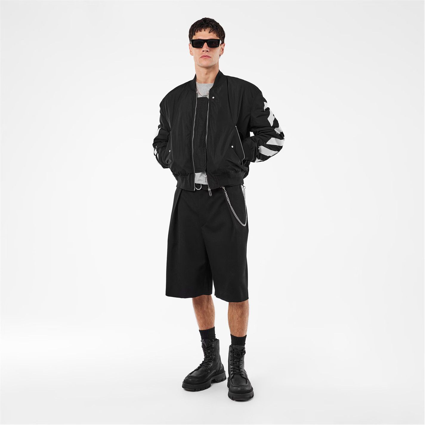 Off-White o1g2r1mq0326 Ribbed Athletic Bomber Jacket in Black/White Size US S / EU 44-46 / 1 - 6 Thumbnail