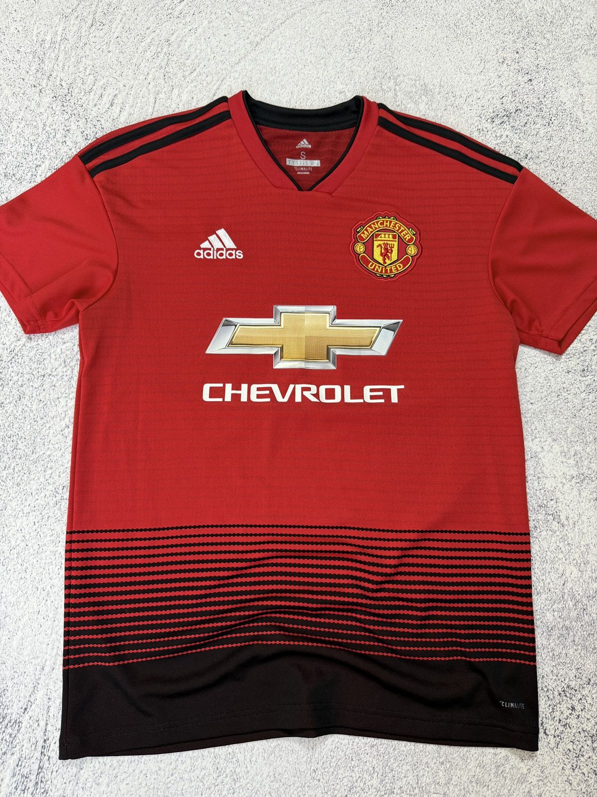 Adidas ADIDAS MANCHESTER UNITED 2018/19 HOME FOOTBALL SHIRT JERSEY Size US S / EU 44-46 / 1 - 3 Thumbnail