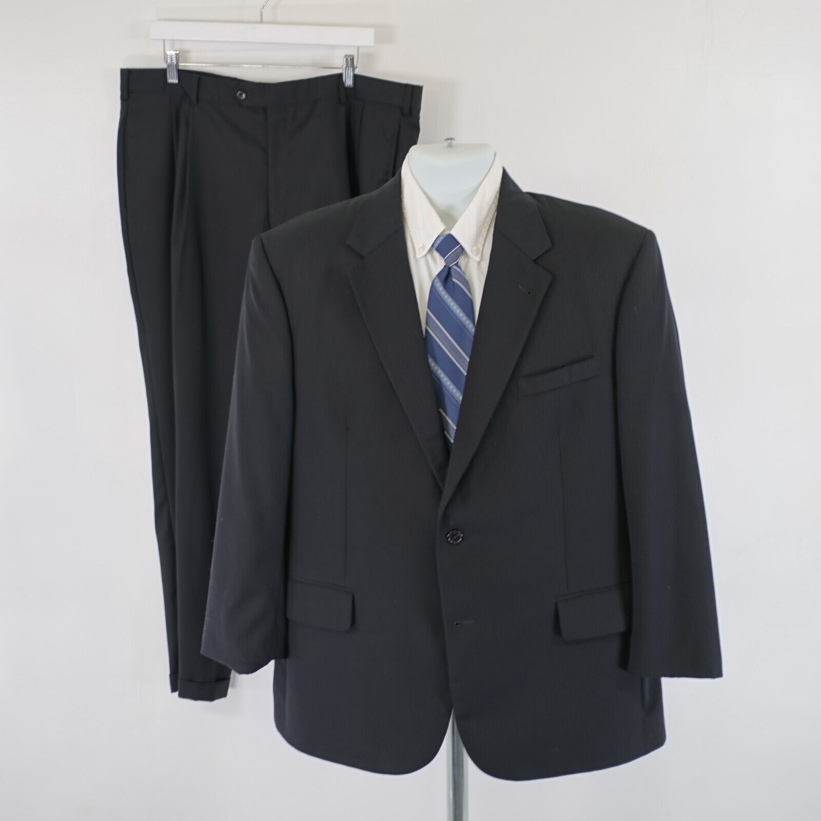 Jos. A. Bank Jos A Bank Signature Black Striped Wool 2 Piece Suit 44R 40/ Size 44R - 1 Thumbnail
