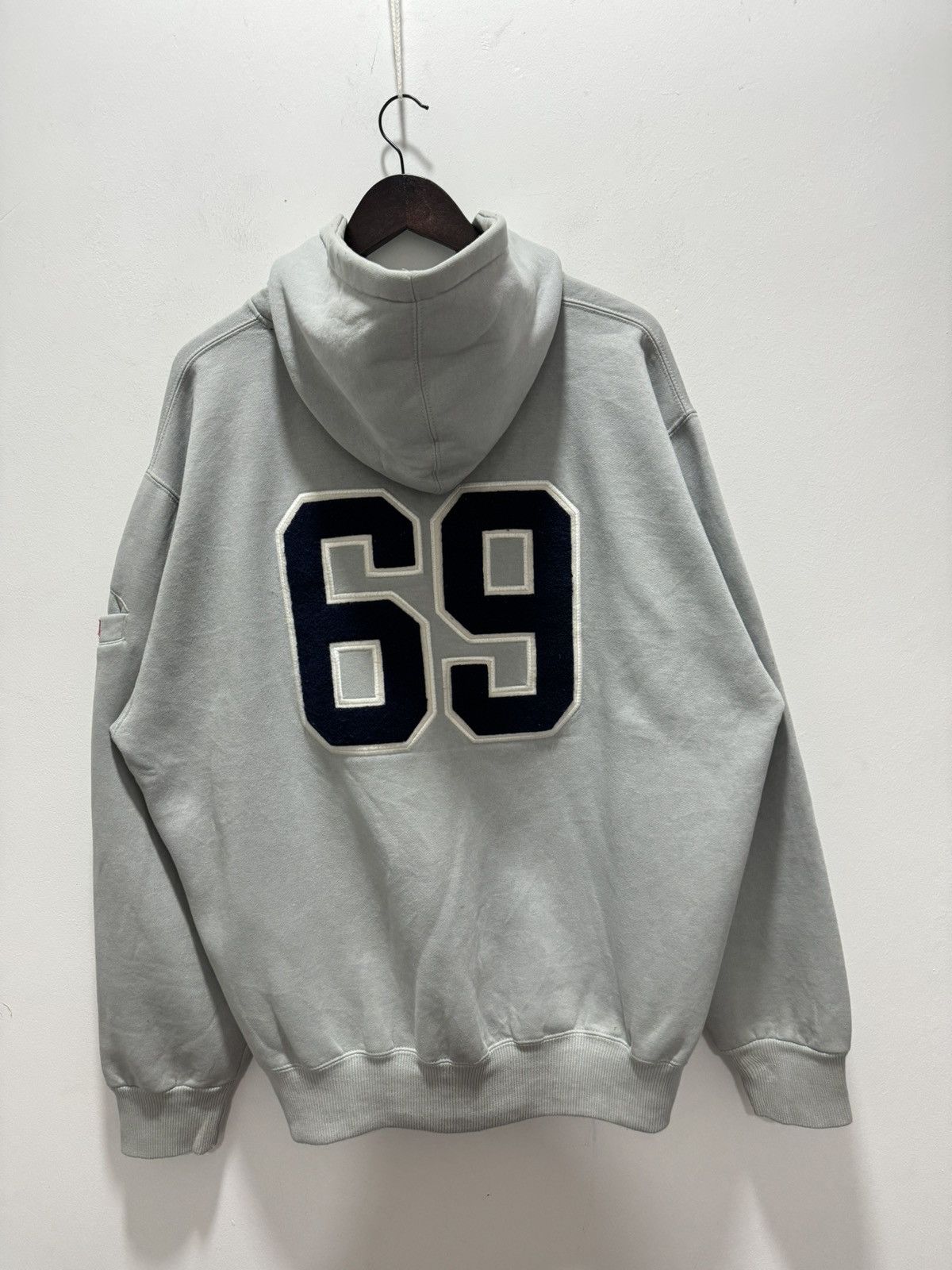 Japanese Brand VINTAGE SKATEBOARD STYLE PLAYER 69 EMBROIDERED LOGO HOODIE Size US XL / EU 56 / 4 - 11 Thumbnail