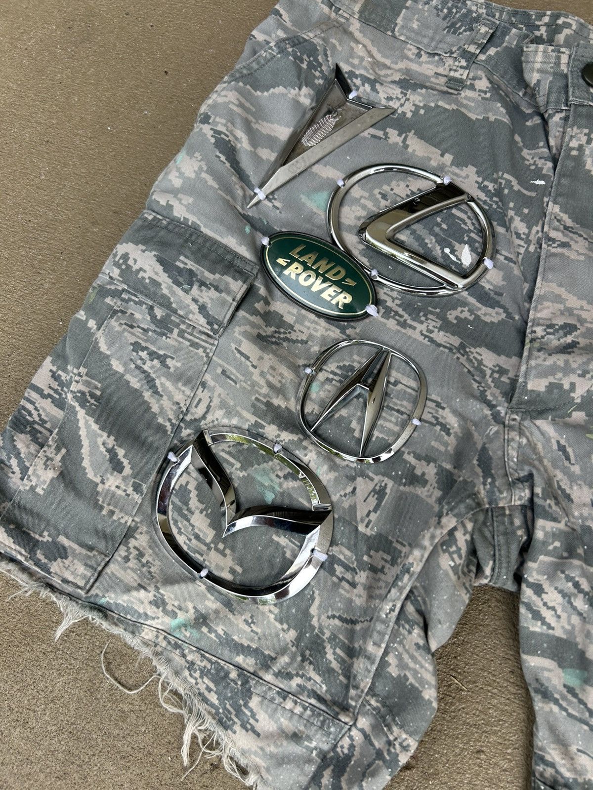 Other 1/1 Your World digi camo car emblem cargo shorts Size US 36 / EU 52 - 3 Thumbnail