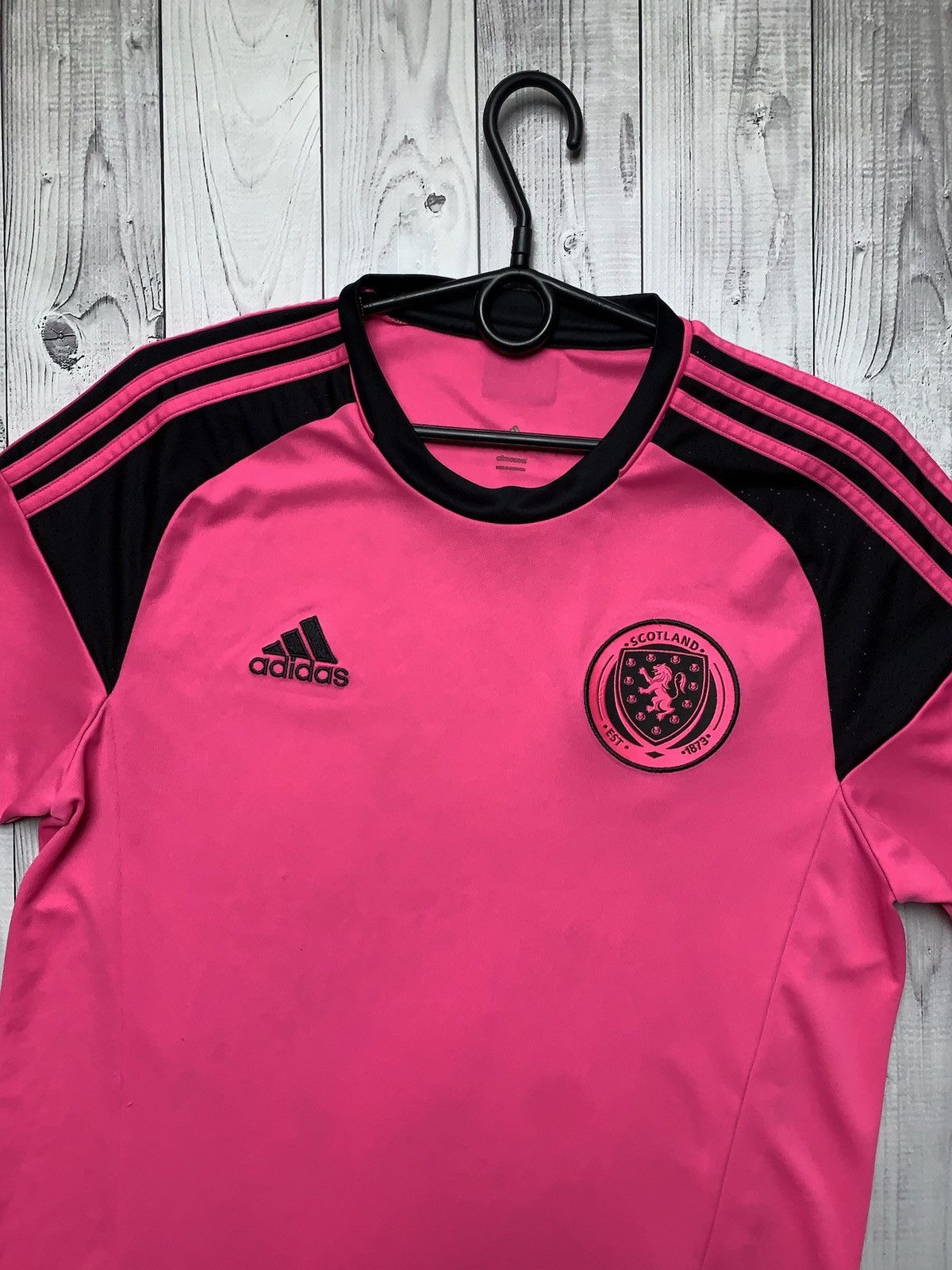 Adidas × Vintage Vintage adidas pink Scotland soccer jersey size M rare away Size US M / EU 48-50 / 2 - 2 Thumbnail