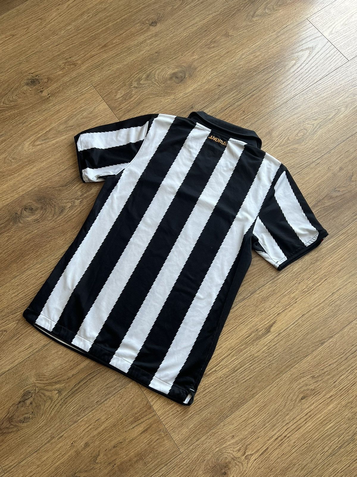 Nike Nike Juventus 2010/11 soccer shirt x blokecore jersey Size US S / EU 44-46 / 1 - 3 Thumbnail