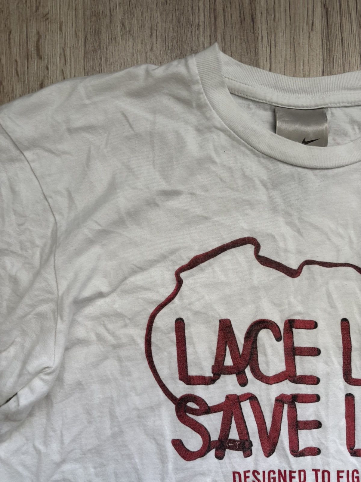 Nike Nike (RED) Lace Up Save Lives 2009 Size L Rare Collectible Size US L / EU 52-54 / 3 - 3 Thumbnail