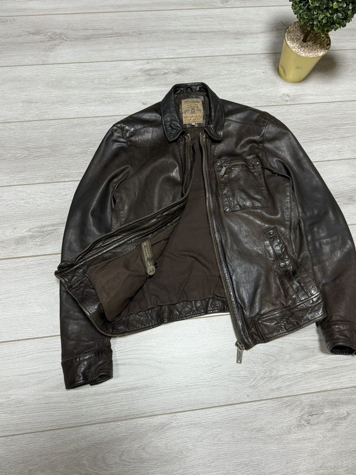 Chevignon Chevignon leather jacket zip vintage Size US L / EU 52-54 / 3 - 3 Thumbnail