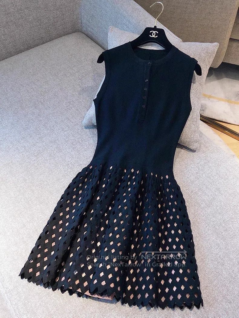 Alaia Alaia Black lace hem super slim fitting dress Size XS / US 0-2 / IT 36-38 - 1 Thumbnail