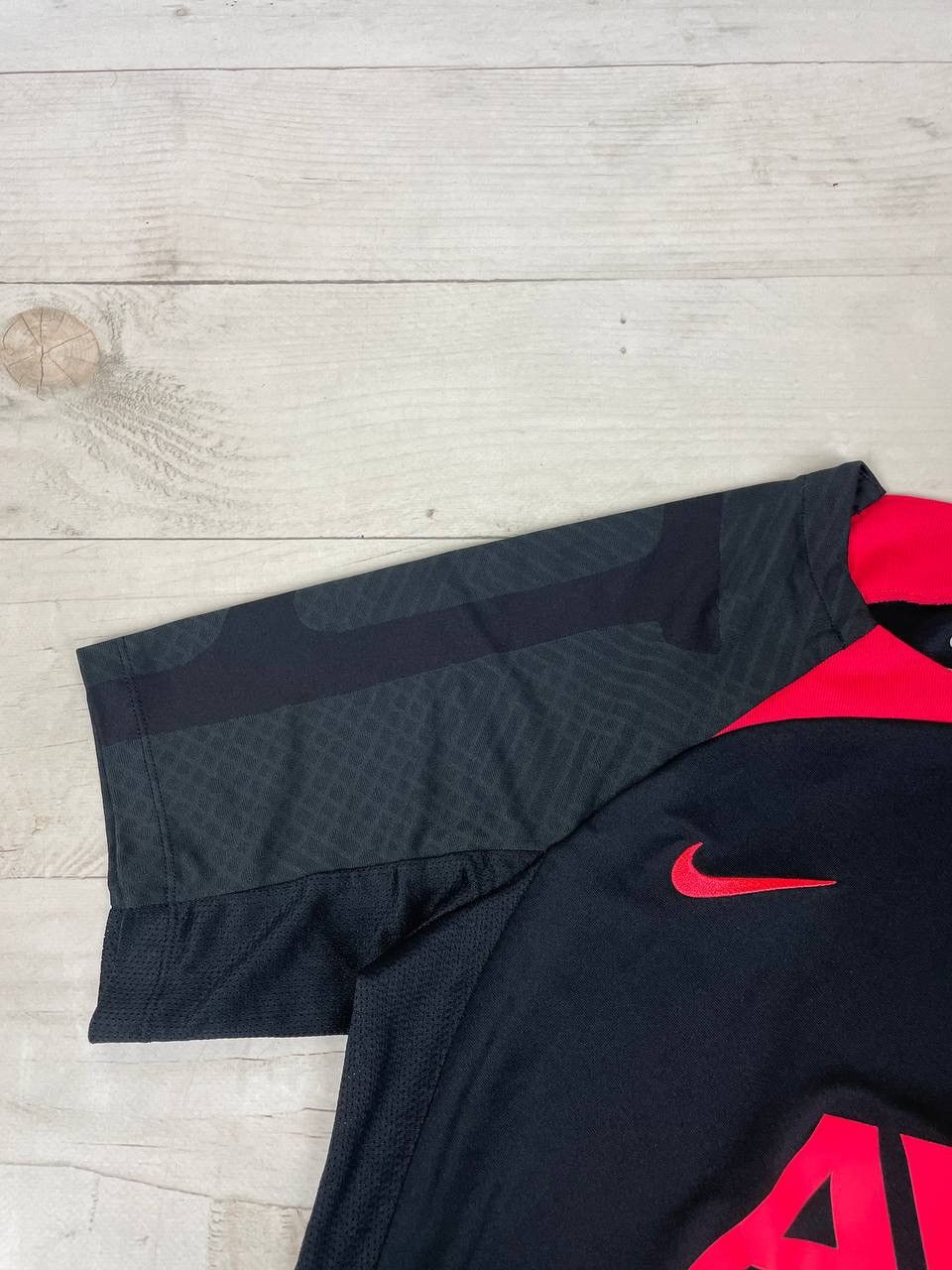 Nike Nike LIVERPOOL 2022 2023 TRAINING SHIRT SOCCER Jersey Size US M / EU 48-50 / 2 - 10 Thumbnail